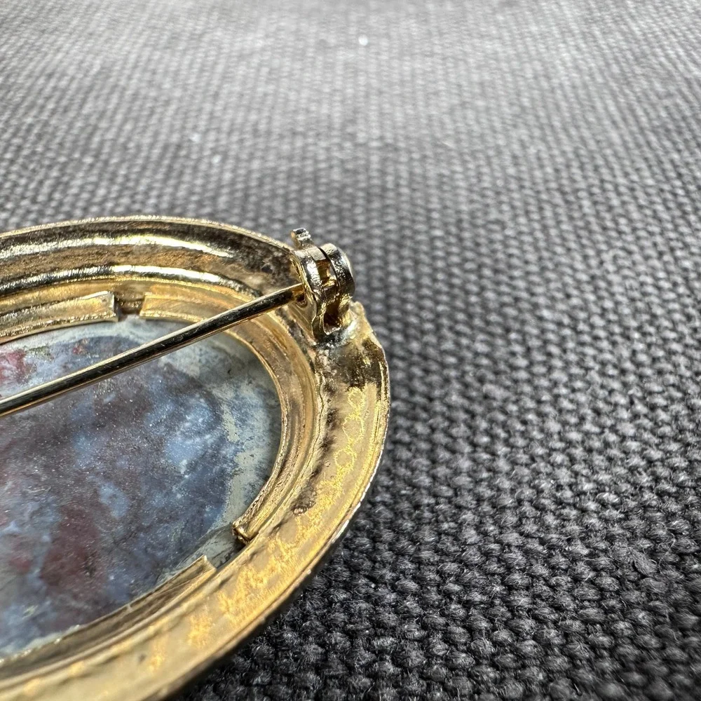 Vintage Large Oval Purple Agate Brooch Gold Tone Frame Natural‎ Stone 30mm